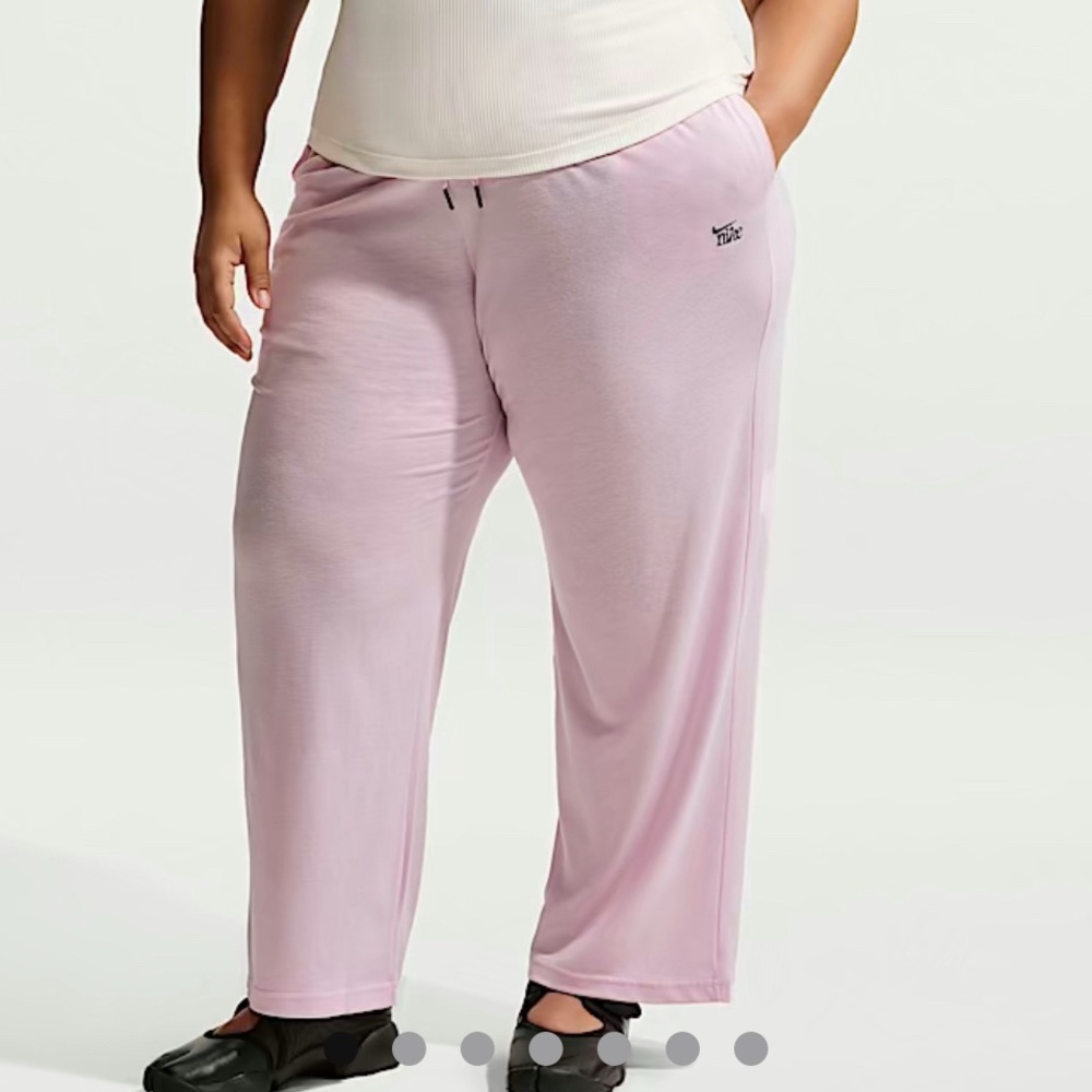 Women's Nike Chill Pink Sweatpants NWT - Picture 1 of 8